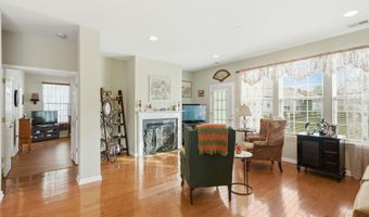 14 Hidden Lake Cir, Barnegat, NJ 08005