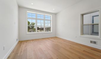 90 E 27TH St, Bayonne, NJ 07002