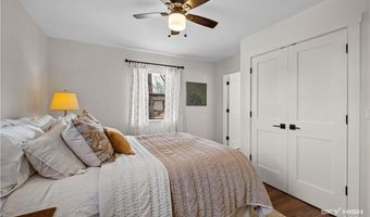906 Convair St, Bentonville, AR 72712