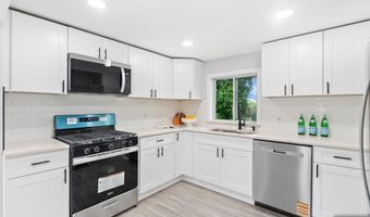 36 Deerfield St, Bergenfield, NJ 07621