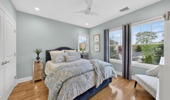 42 Windsor St, Jamestown, RI 02835