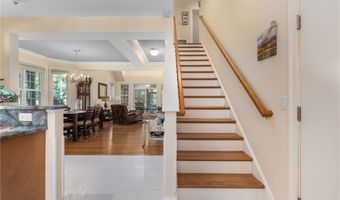 315 Old River Rd 6, Lincoln, RI 02838