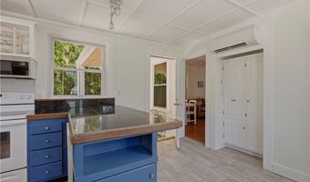 21 Clinton Ave, Newport, RI 02840