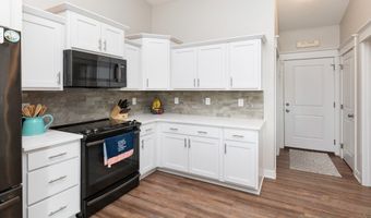 916 35th St SW, Altoona, IA 50009