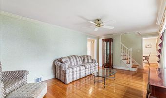 124 Longview Dr, Cranston, RI 02920