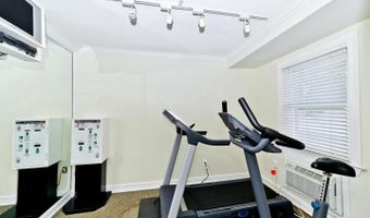 906 S WASHINGTON St 107, Alexandria, VA 22314