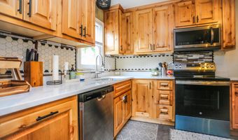1724 S 1st St, Aberdeen, SD 57401