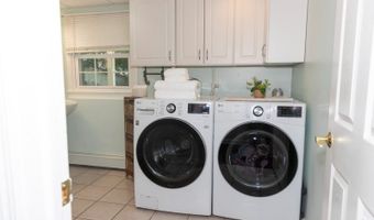 25 S Valley Rd, Bayonne, NJ 07035