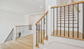 8 Fado Ln, Cos Cob, CT 06807