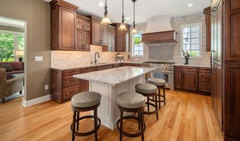 35 Shinnecock Hills Dr, Albany, NY 12205