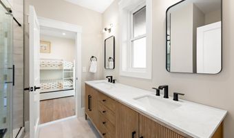 18 Mea Ln, Beach Haven, NJ 08008