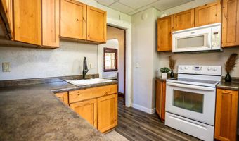 810 S 1st St, Aberdeen, SD 57401