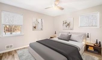 12 6th St, Barnegat, NJ 08005