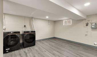 8730 EWING Dr, Bethesda, MD 20817