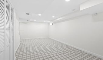 6913 WESTHAMPTON Dr, Alexandria, VA 22307