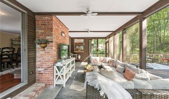 2 Spinney Ln, North Kingstown, RI 02852