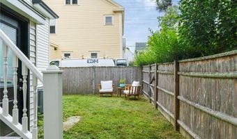 11 Sunshine Ct, Newport, RI 02840