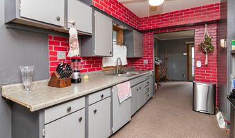 2614 E 38th Ct, Des Moines, IA 50317