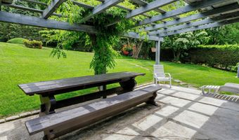 475 Hoyt St, Darien, CT 06820
