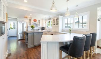 34 Island View Ave, Branford, CT 06405