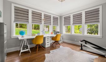 10 Lilac Ct, Bedford, NH 03110