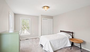 262 Evergreen Dr, Bayville, NJ 08721