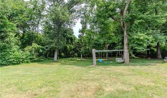 3 Ostend St, Johnston, RI 02919