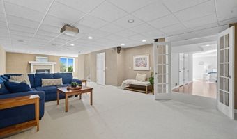 4 Bittersweet Ln 4, Bourne, MA 02532