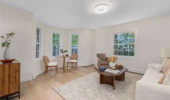 28 Young St 1, Newport, RI 02840