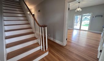 1207 8th St, Aurora, NE 68818