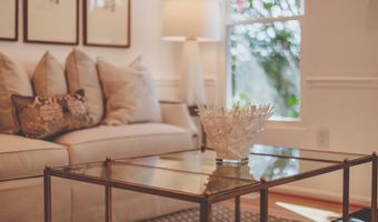 8 CARRIAGE HOUSE Cir, Alexandria, VA 22304