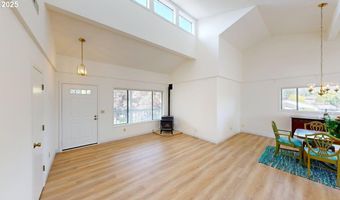 801 BROOKHAVEN Dr, Brookings, OR 97415