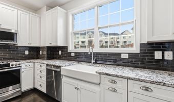 43032 STUARTS GLEN Ter 102, Ashburn, VA 20148