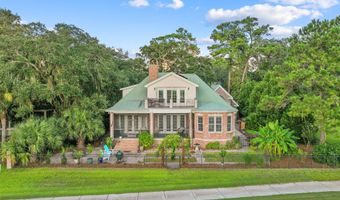 3 Butterfield Ln, Beaufort, SC 29907
