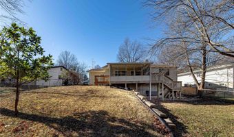 571 Golfwood Dr, Ballwin, MO 63021