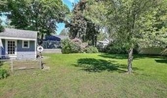 9 Roberta Dr, Barrington, RI 02806