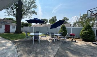 84 N Vivyen St, Bergenfield, NJ 07621