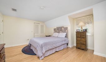 16 Iron Gate Ln, Cromwell, CT 06416