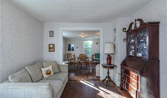 318 Mitchell's Ln, Middletown, RI 02871