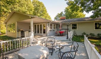 3840 CHAPEL HILL Dr, Erie, PA 16506