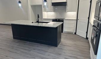 1112 Duke Dr, Bauxite, AR 72011