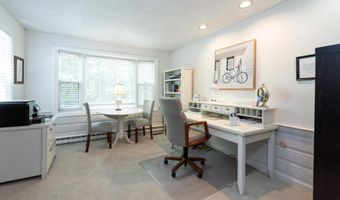 28 Woodland Dr, Amherst, NH 03031