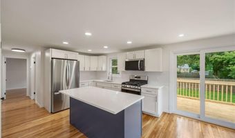 28 Wesleyan Ave, Warwick, RI 02886