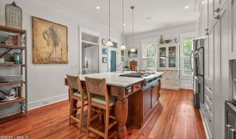 110 Coosaw Club Dr, Beaufort, SC 29907