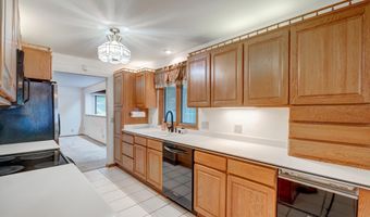 5241 Dommers Dr, Fitchburg, WI 53711