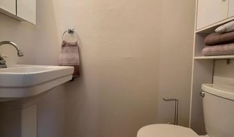 305 MADISON St NE, Albuquerque, NM 87108