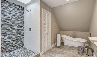5204 WESTWOOD Dr, Bethesda, MD 20816