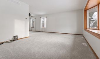 820 Red Coach Ln, Algonquin, IL 60102