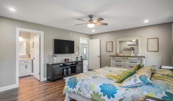 40 Knoll Crest Dr, Bangor, ME 04401