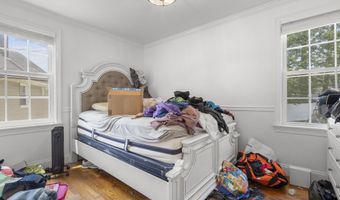 170 Red Oak Rd, Bridgeport, CT 06606